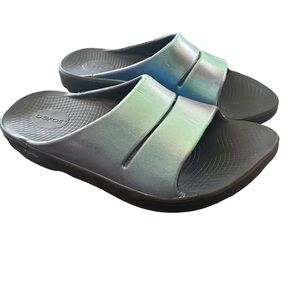 OOFOS OOahh Luxe Slide – Atlantis Iridescent Men 9 / Women 11 🩴